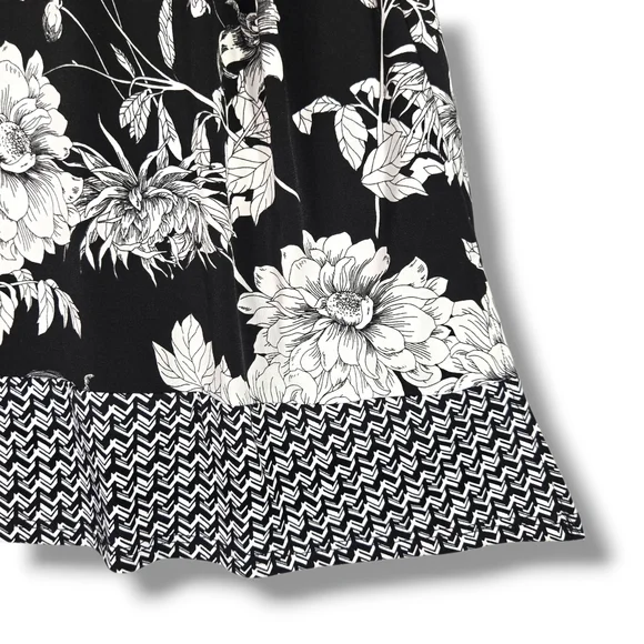 Karen Kane Size 2X Black White  Floral Top Wrinkle Free Tunic - Picture 15 of 16
